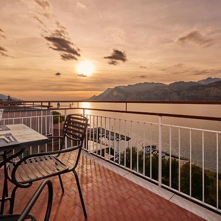 Lake View Luca Apartment มัลเชซิเน ภายนอก รูปภาพ