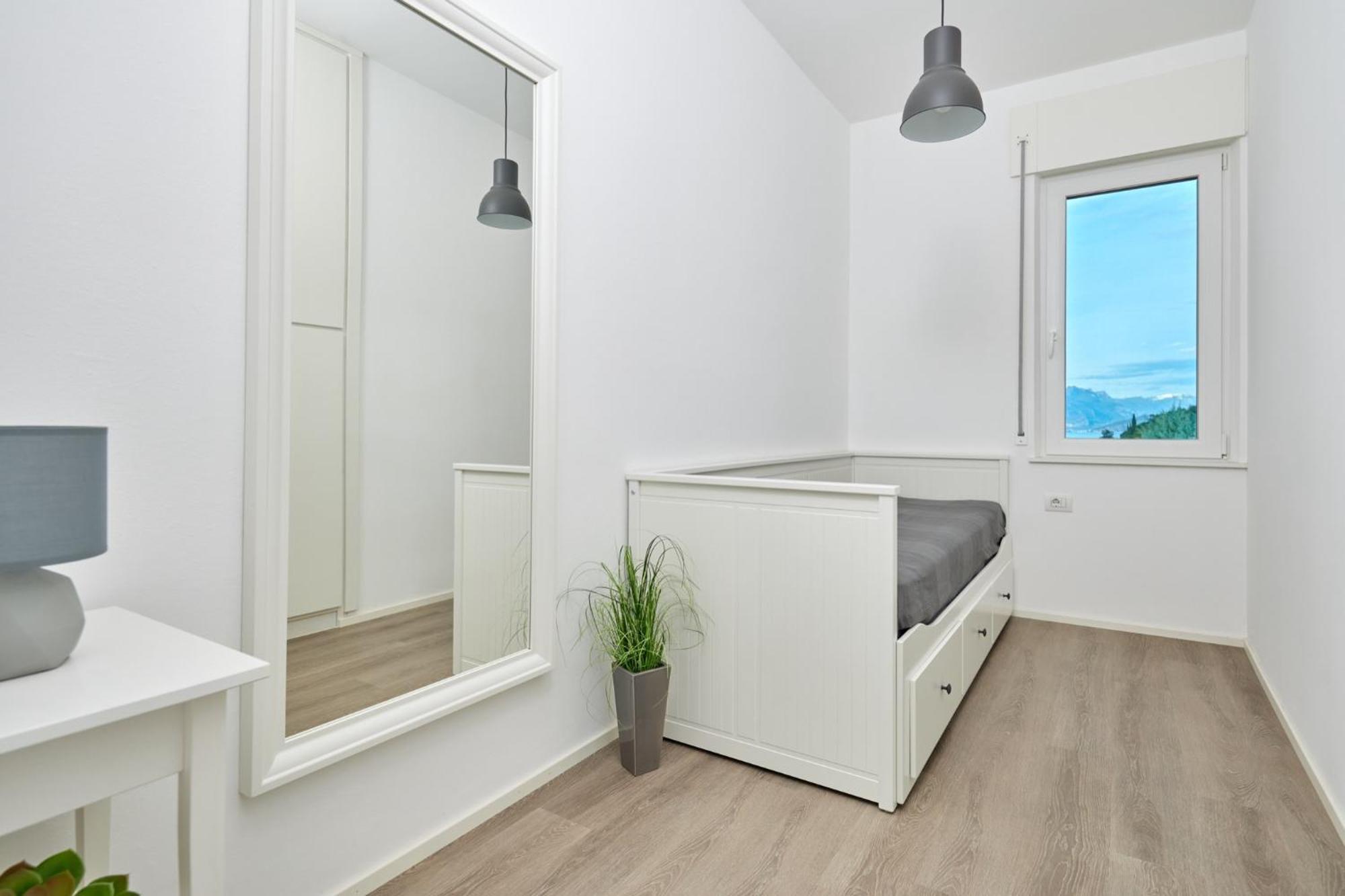 Lake View Luca Apartment มัลเชซิเน ภายนอก รูปภาพ