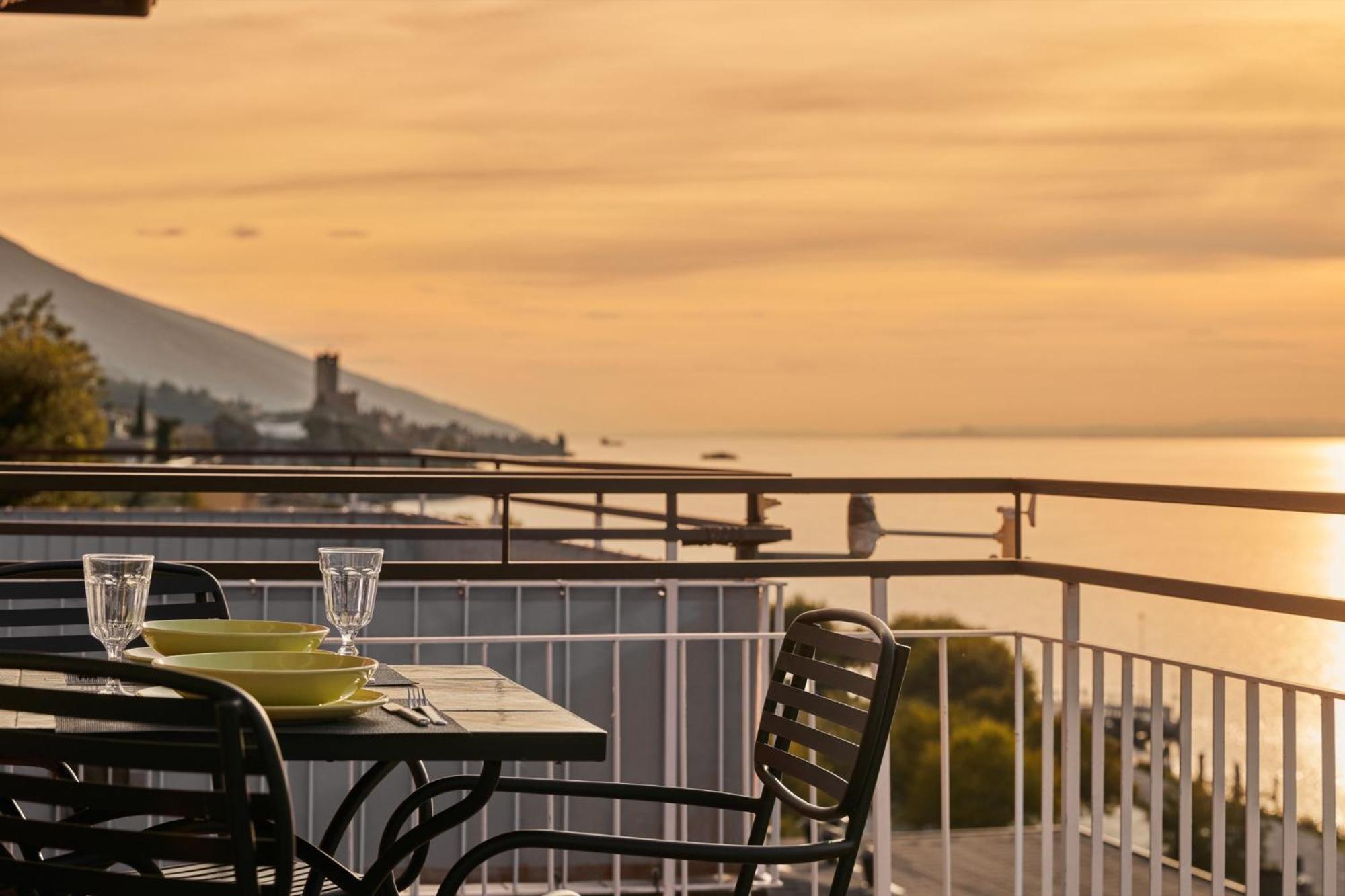 Lake View Luca Apartment มัลเชซิเน ภายนอก รูปภาพ
